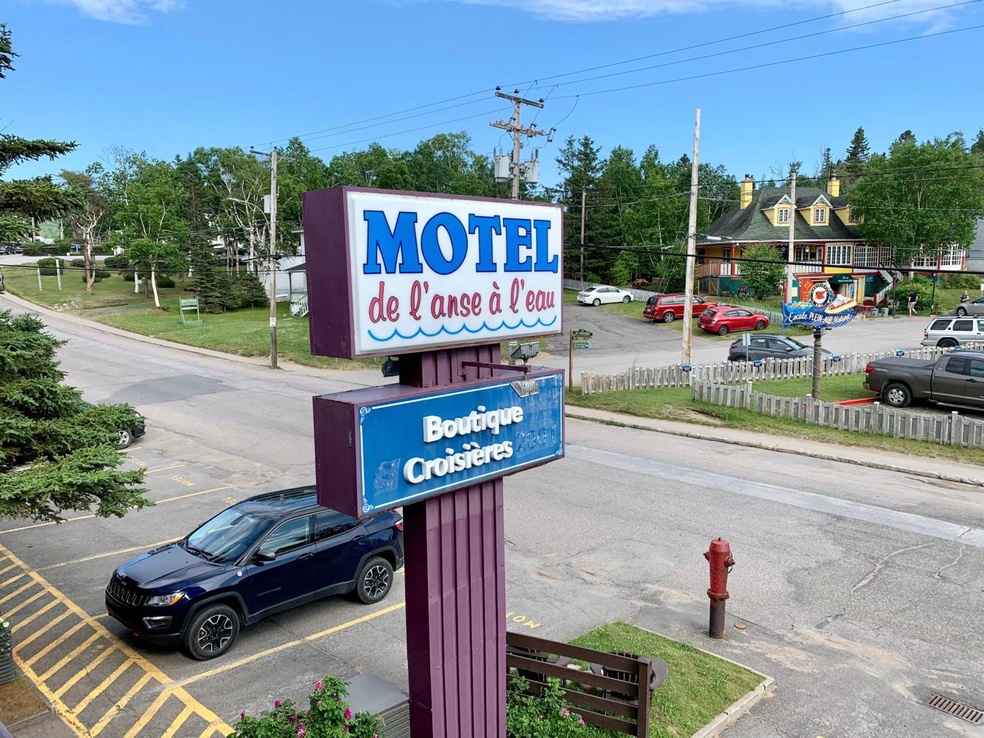 Motel De L'Anse A L'Eau Tadoussac Eksteriør billede